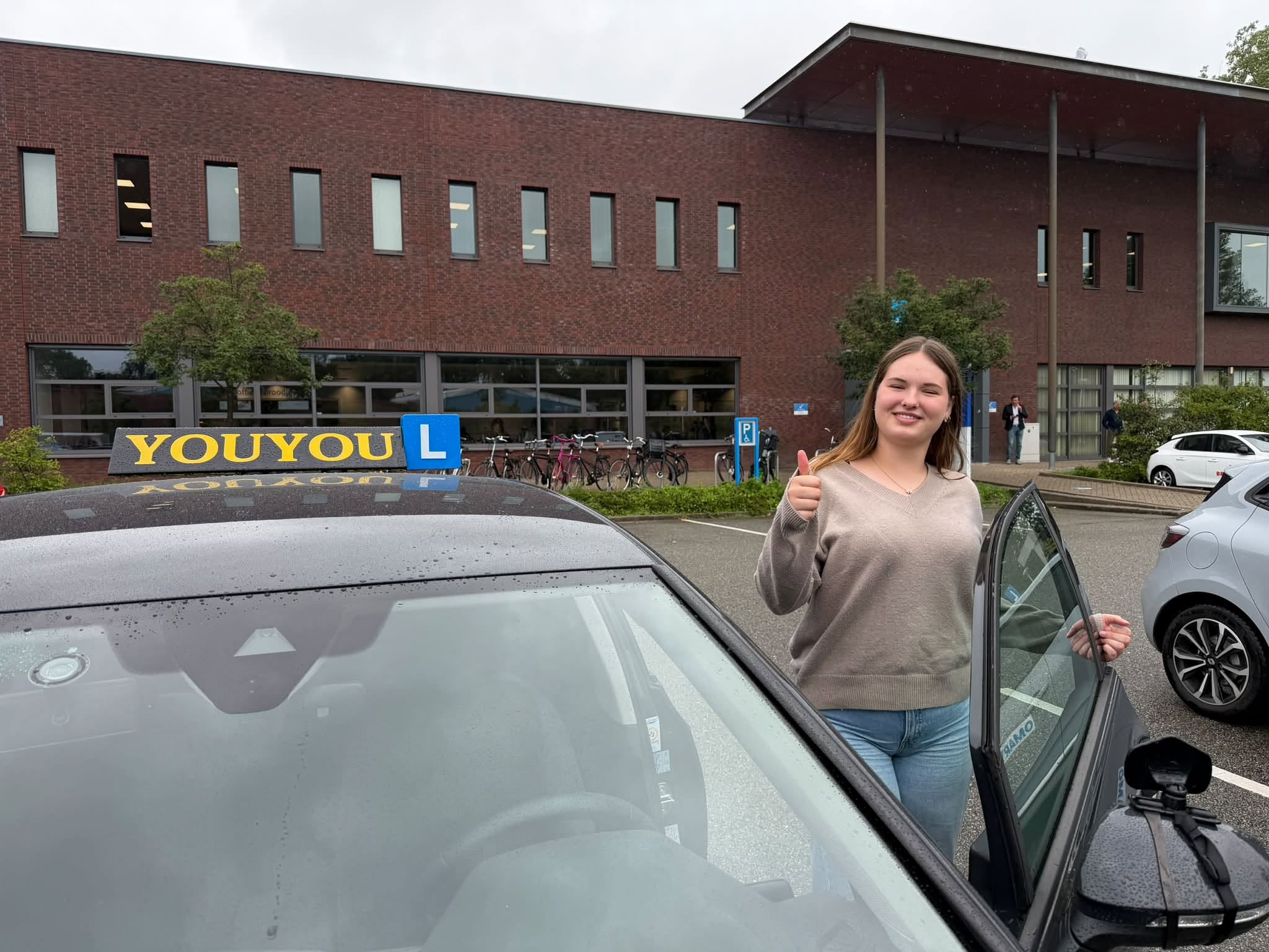 Foto van de lesauto van Autorijschool YOUYOU