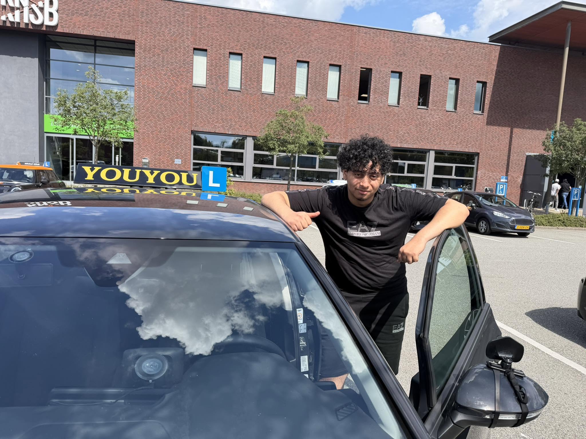Foto van de lesauto van Autorijschool YOUYOU